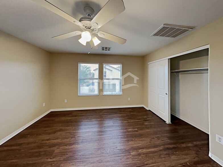 Building Photo - 245 W Paseo Celestial