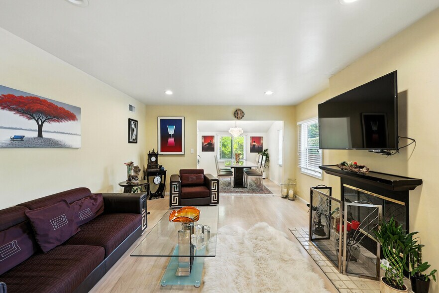 Building Photo - 22101 Buenaventura St