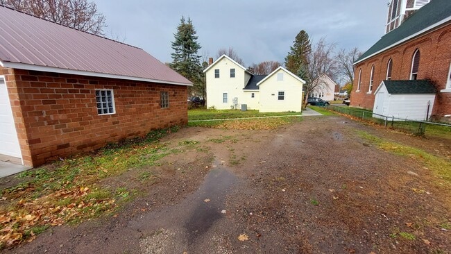 Building Photo - 204 6th Ave