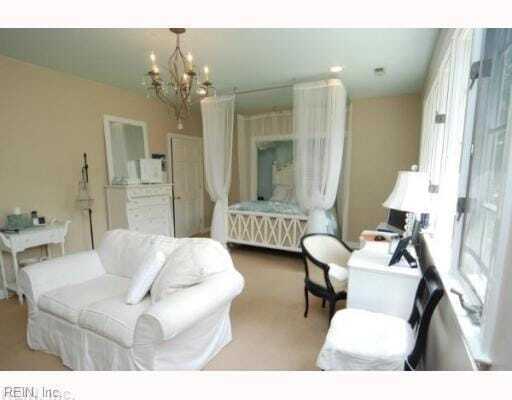 Building Photo - 925 Windsor Rd