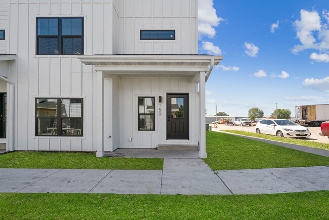 Building Photo - Clear Lake Condos - Now Offering Frist Month Free!!