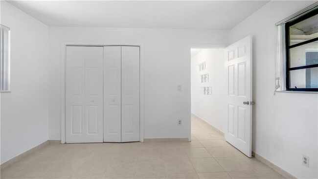 Building Photo - 2161 NE 35th St