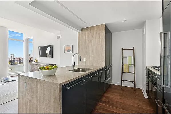 Building Photo - 2 Northside Piers