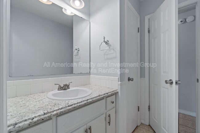 Building Photo - 502 Krest Dr