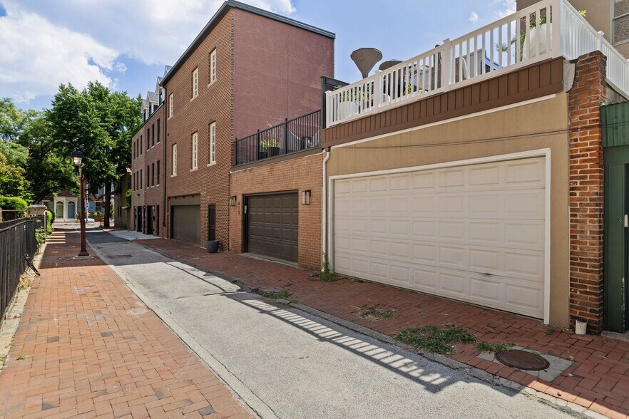 Building Photo - 617 Pine St