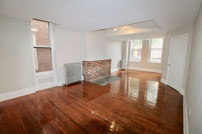 Building Photo - 1616 Green St