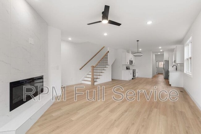 Building Photo - 2109 14th Ave N