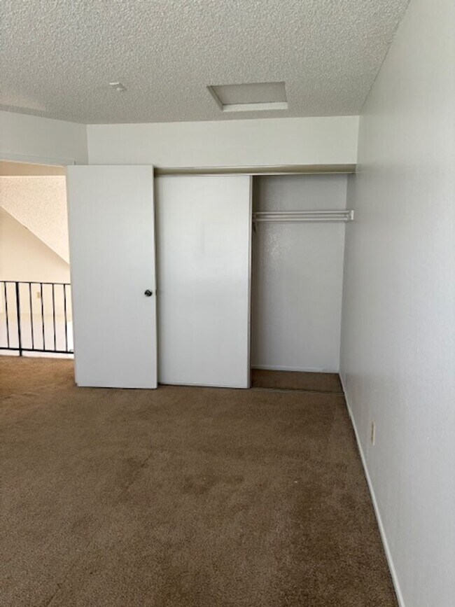Building Photo - Beautiful 4 Bedroom, 3 Bathroom House Avai...