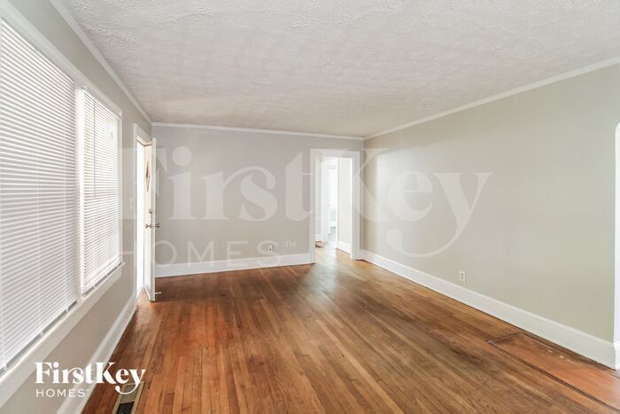 Building Photo - 868 Rochelle Dr SW