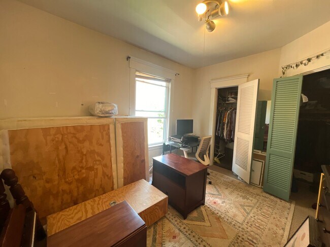 Building Photo - 182-184 Foster Street