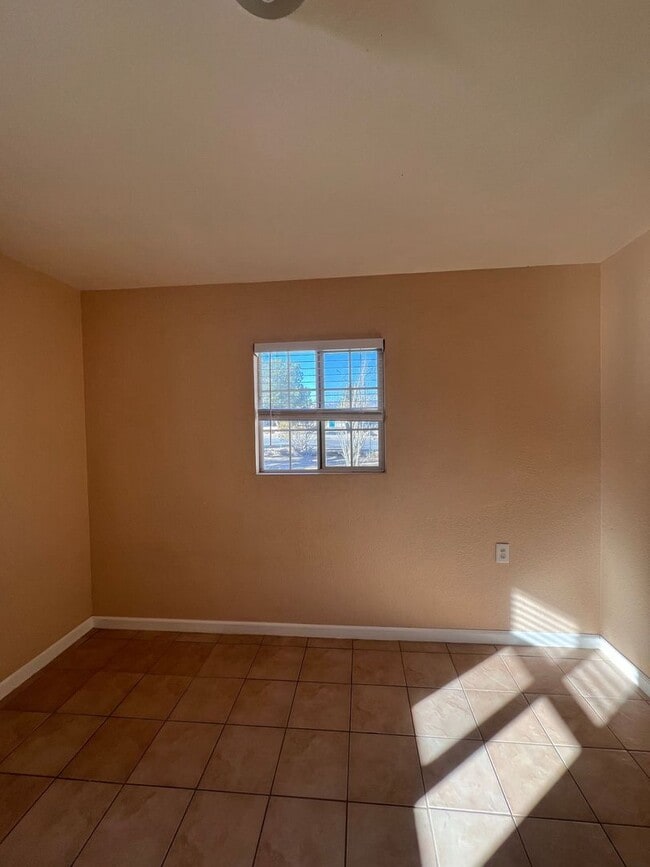 Building Photo - 7423 Dumosa Ave