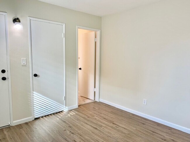 Building Photo - 109 E Channel Islands Blvd