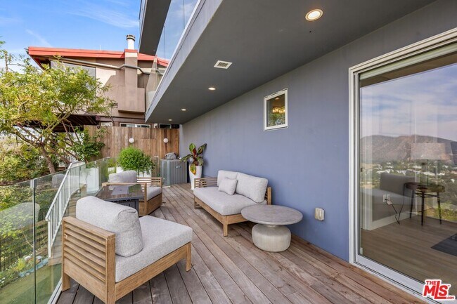 Building Photo - 7191 Pacific View Dr