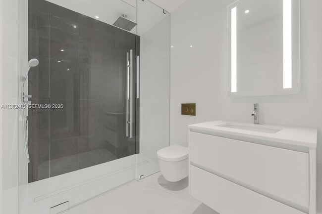 Building Photo - 300 Biscayne Blvd Way