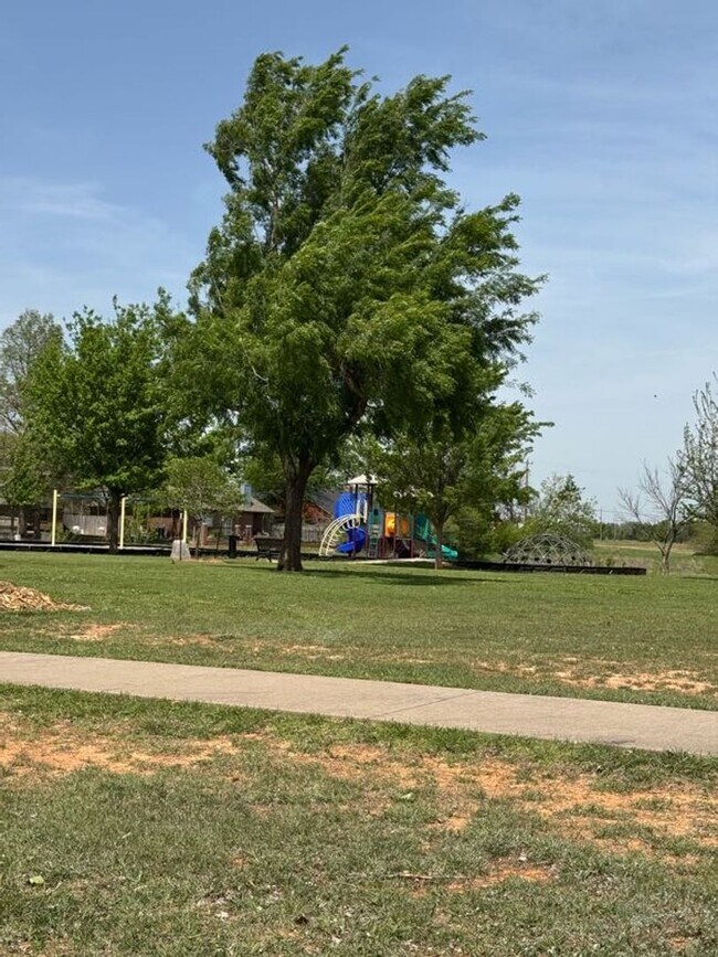 Building Photo - Fully Furnished, Short-Term Rental - (3) Bed/(2) Bath + Office! Pool Access!