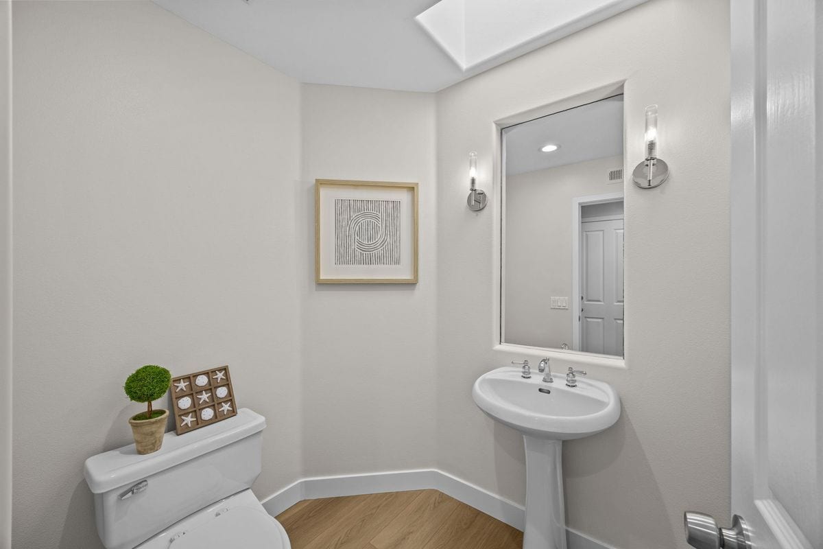 Building Photo - 12 Calais