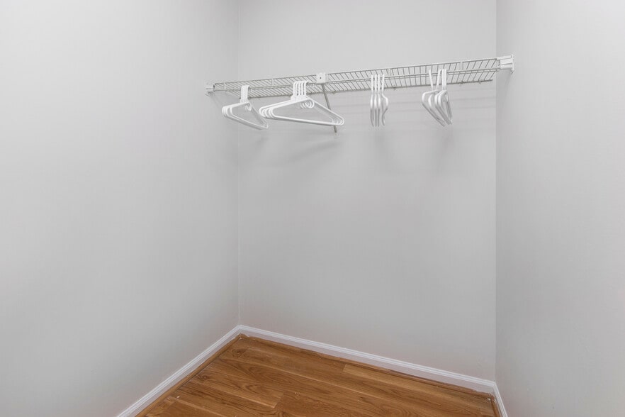 Building Photo - 212 W 10th St