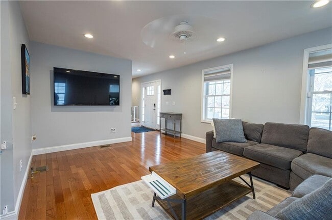 Building Photo - 88 Phillip Ave