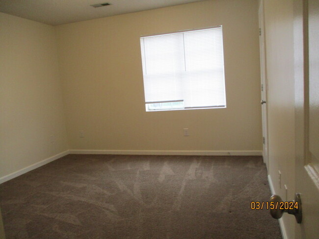 Building Photo - 787 Treasure Dr SW