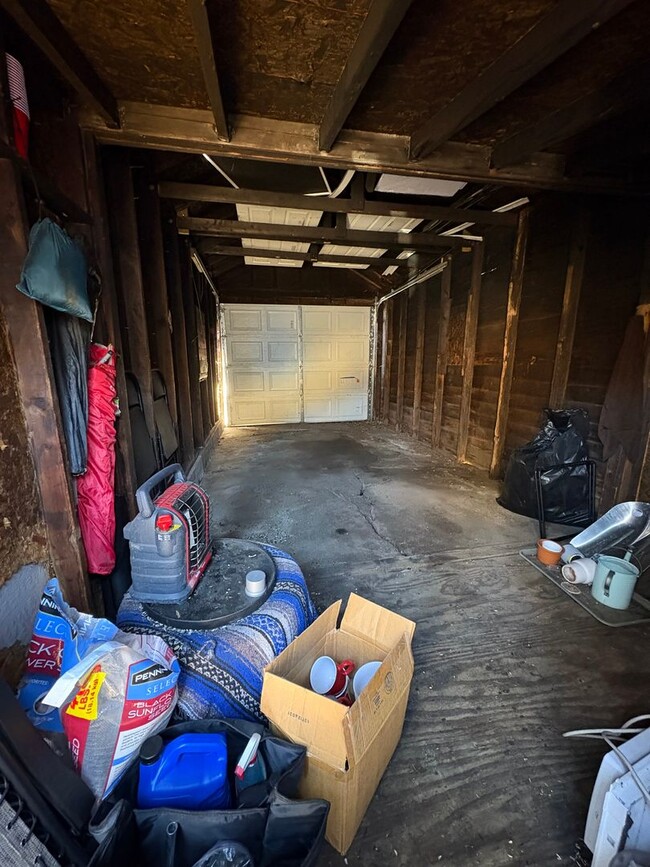 Building Photo - 2 Bedroom 1 Bathroom Single Family Home On The North Side