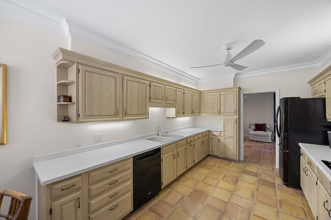 Building Photo - 828 Hideaway Cir E