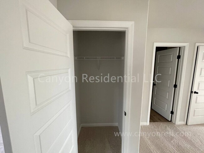 Building Photo - 114 Wilcot Rd