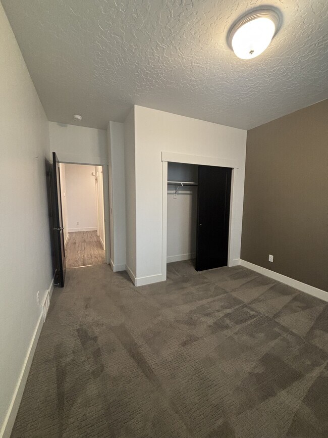 Building Photo - 6153 W Poplar View Dr