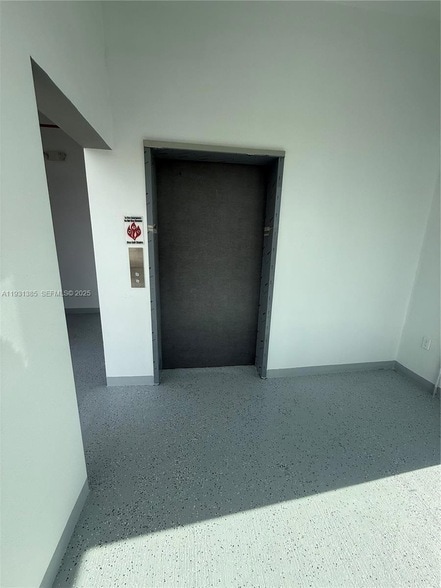 Building Photo - 1091 E 17th St