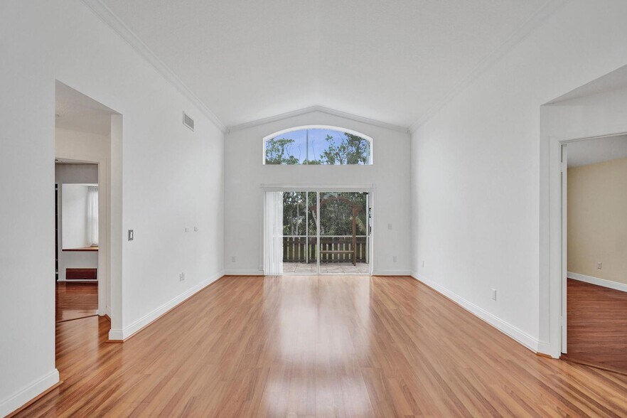 Building Photo - 6817 Barnwell Dr