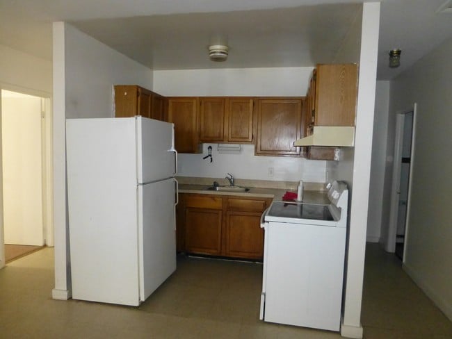 Interior Photo - 202 E Ayre St