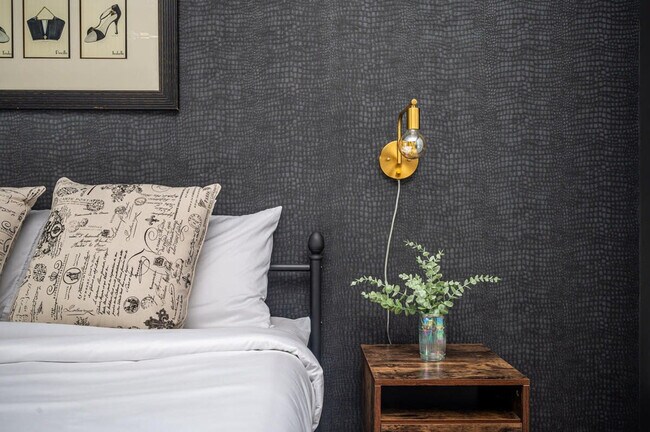 Building Photo - 525 Parkway Dr NE