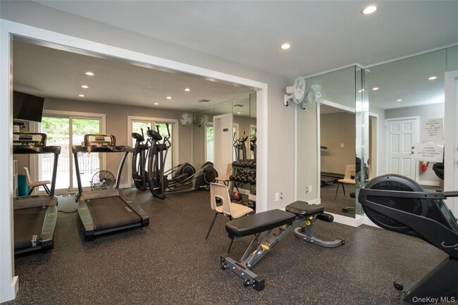 Building Photo - 100 Woodlake Dr W