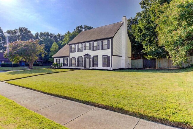 Building Photo - 7801 Autumn Creek Dr