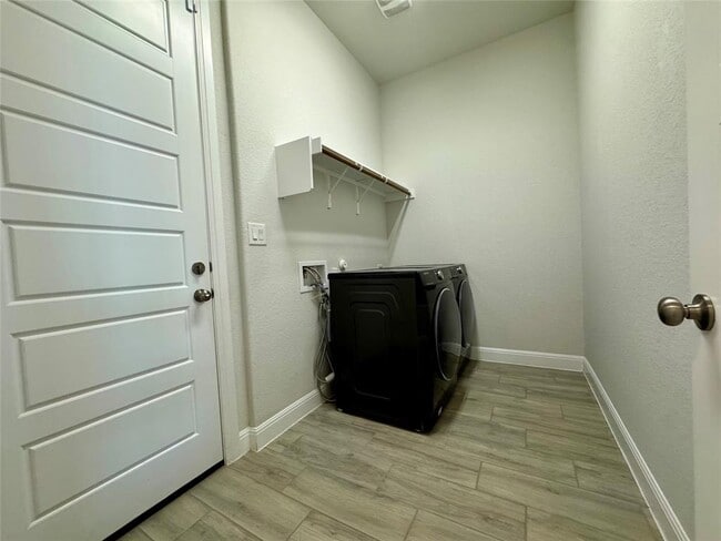 Building Photo - 637 Cypress Forest Dr