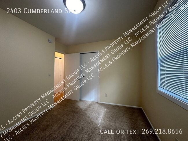 Building Photo - Large Westwood Kalamazoo home for rent!  4...