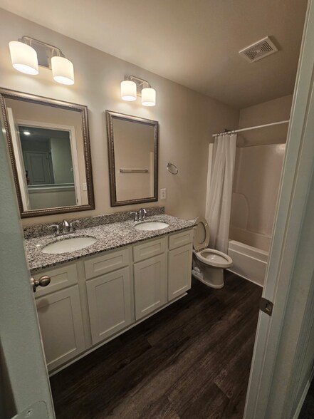 Building Photo - 721 Wimbee Ct