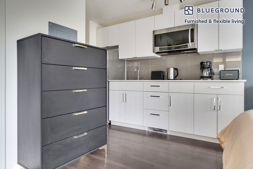 Building Photo - 5001 Brooklyn Ave NE