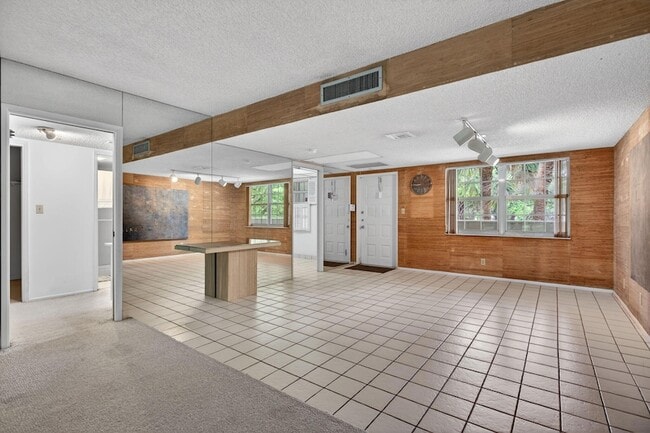 Building Photo - 800 Cypress Blvd