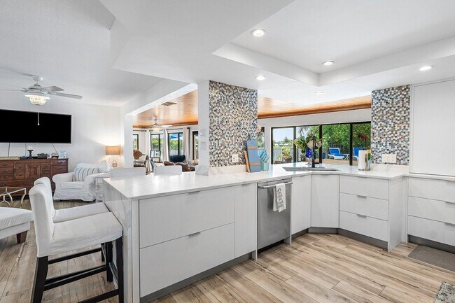 Building Photo - 25 NW 24th Ct