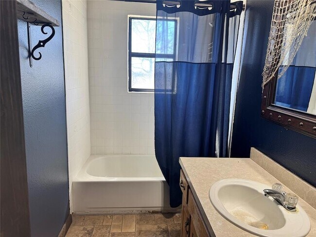 Building Photo - 353112 E 860 Rd