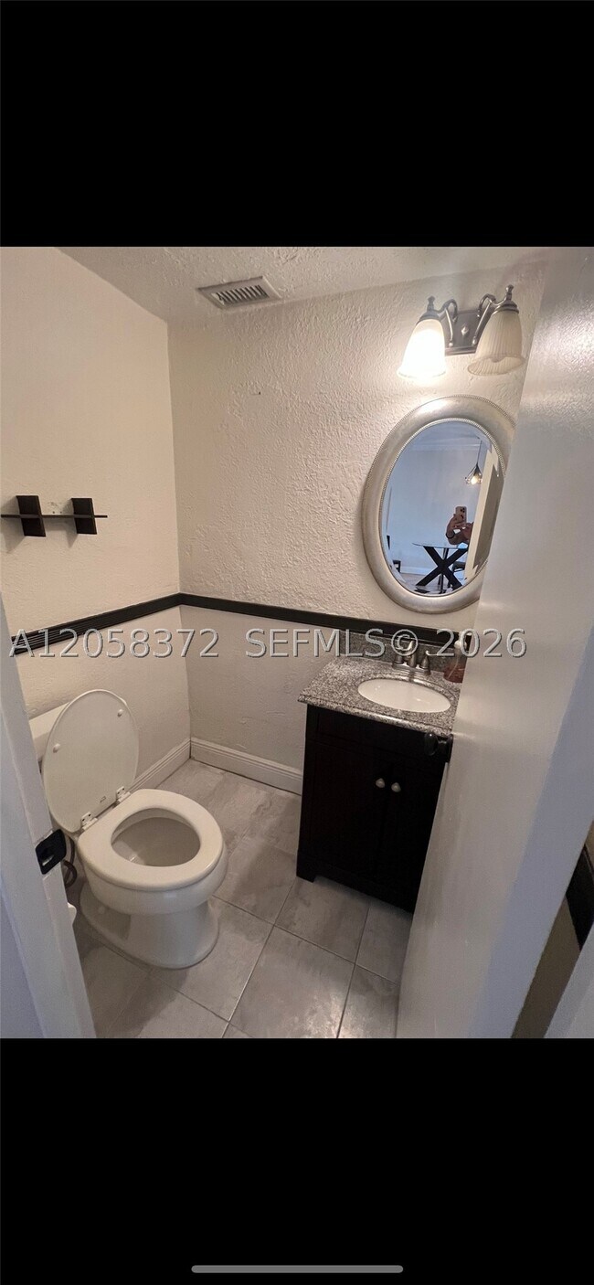 Building Photo - 8650 SW 67th Ave