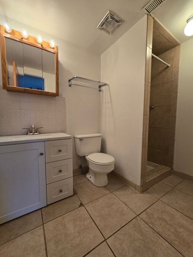 Building Photo - Price Drop! Duplex in Country setting! New paint and Flooring!