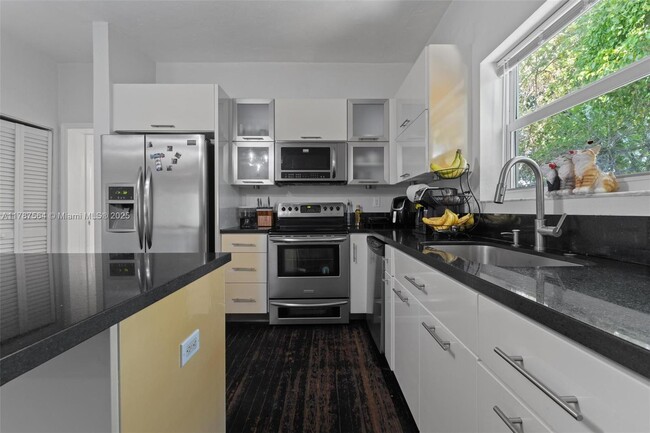 Building Photo - 2280 SW 16th Ct