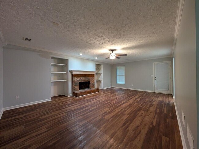 Building Photo - 3004 Dogwood Ln