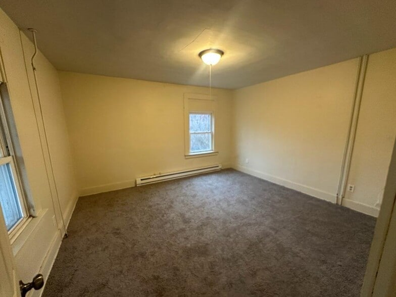 bedroom - 478 Windham Rd