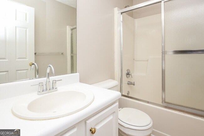 Building Photo - 827 New England Ct