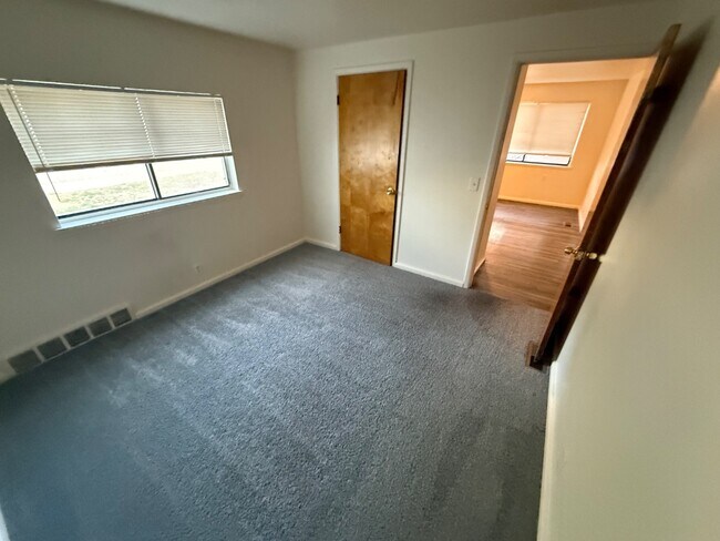 Building Photo - 1245-1247 S 5th Ave