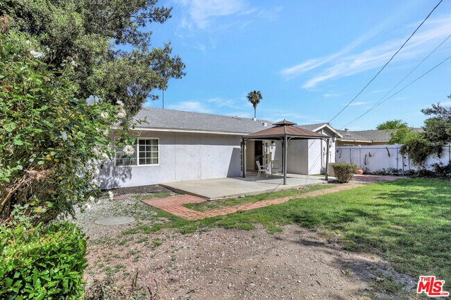 Building Photo - 6421 Franrivers Ave