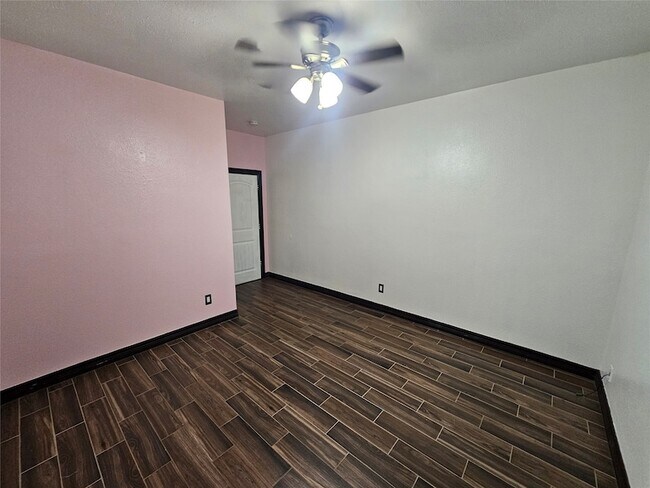 Building Photo - 13922 Somersworth Dr