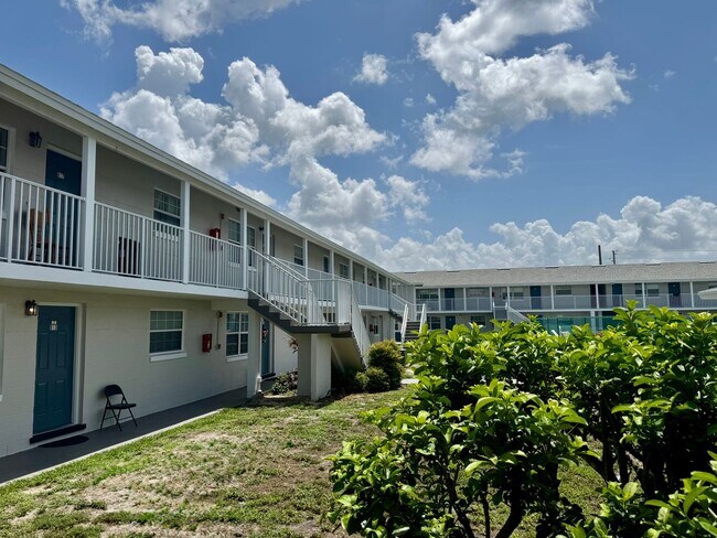 Building Photo - 1 Bed/1 Bath Second Floor Condo in recently renovated apartment community!